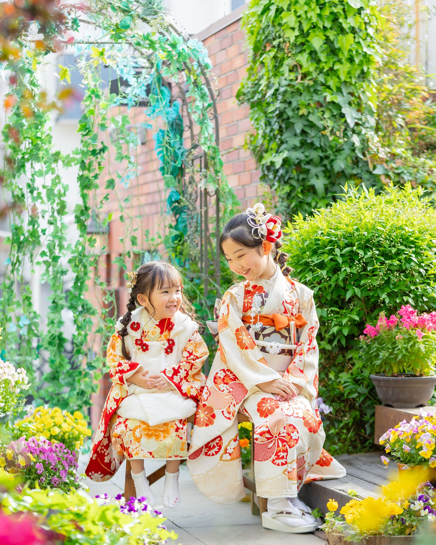今、長久手店ではお外で撮影するとお花がたくさんのお写真が撮影